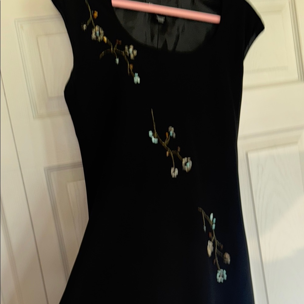 Jones New York Black slevrss  Dress with Floral Embroidery & stone detail - Picture 7 of 10